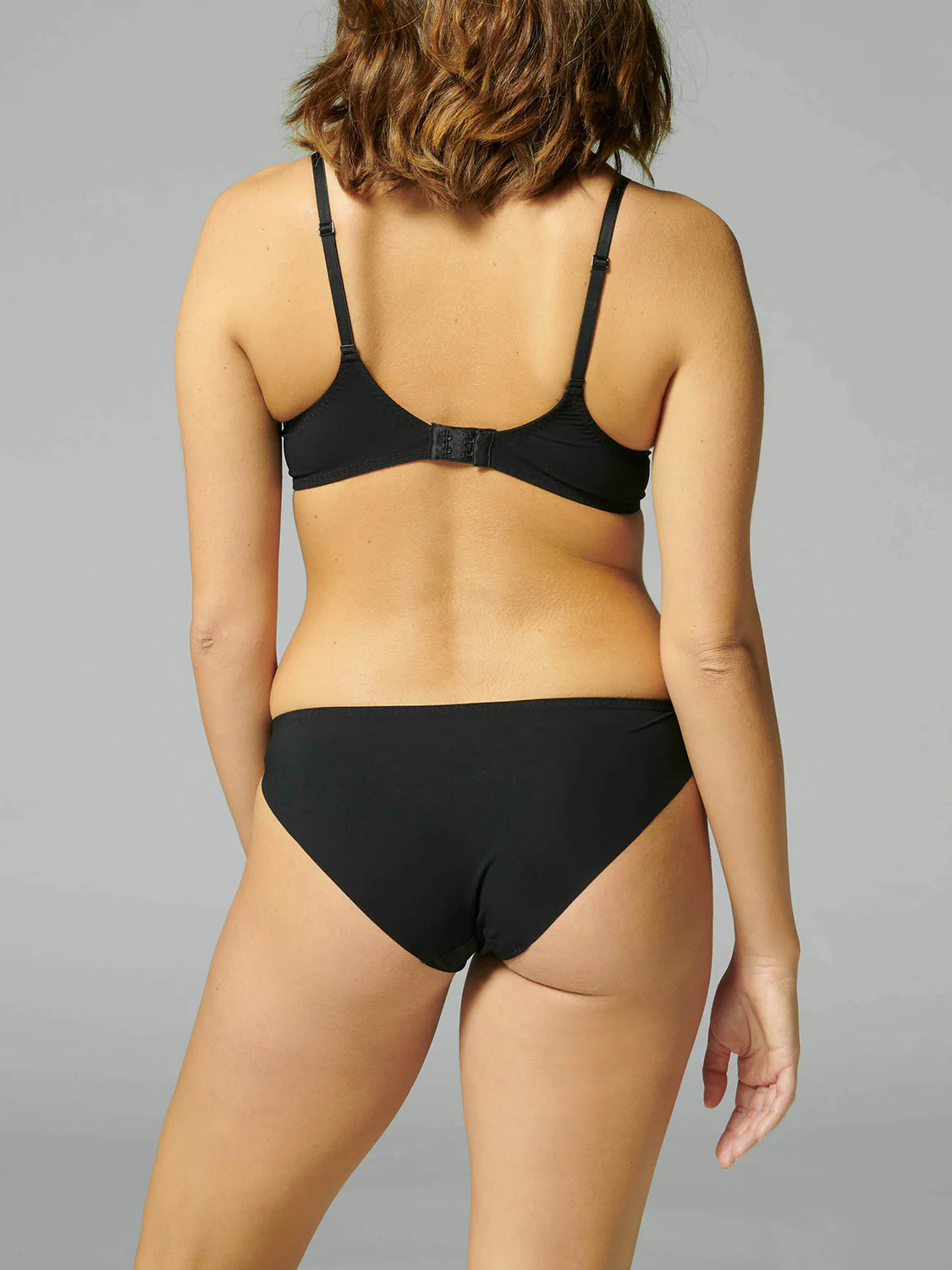 Soutien-gorge avec armatures décolleté plongeant - Noir – Image 5