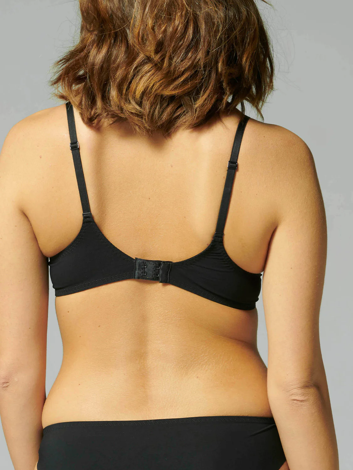 Soutien-gorge avec armatures décolleté plongeant - Noir – Image 6