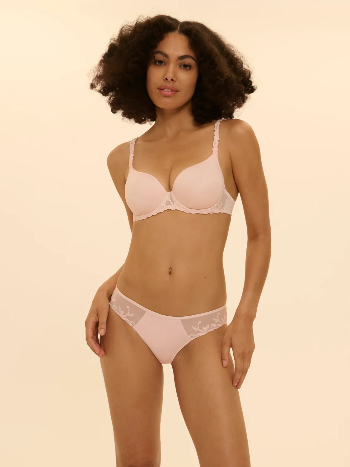 Soutien-gorge spacer décolleté plongeant - Poudre – Image 5