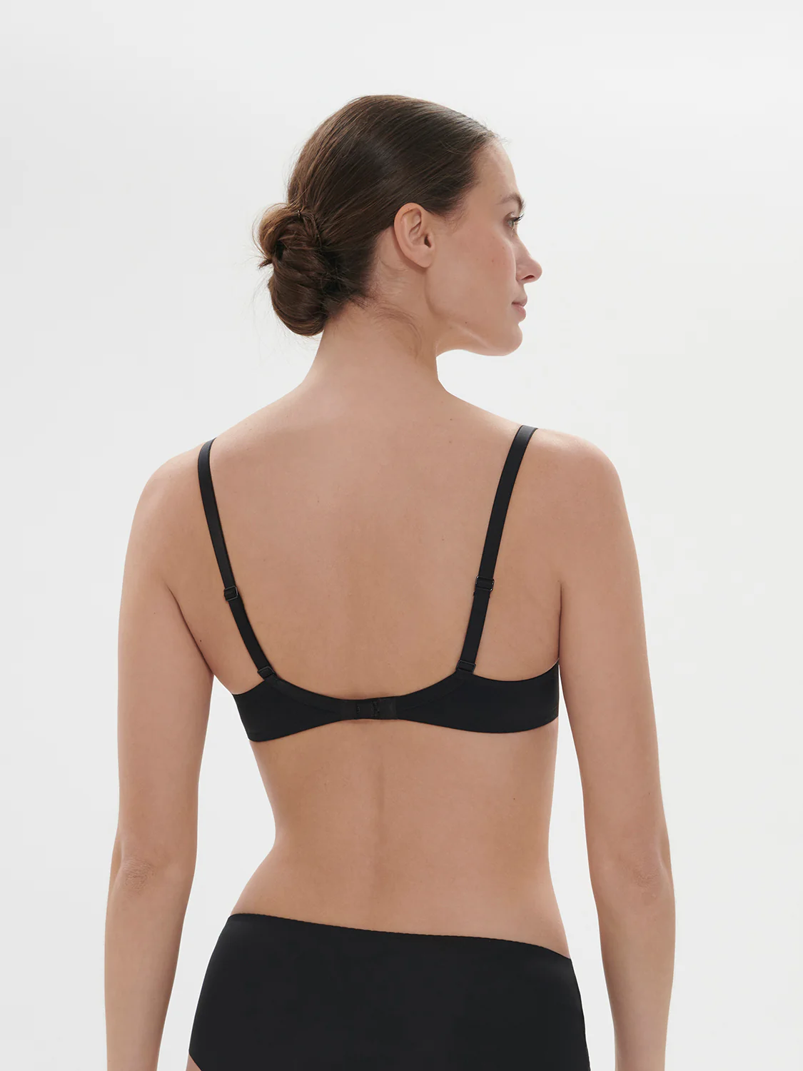 Soutien-gorge avec armatures décolleté plongeant - Noir – Image 4