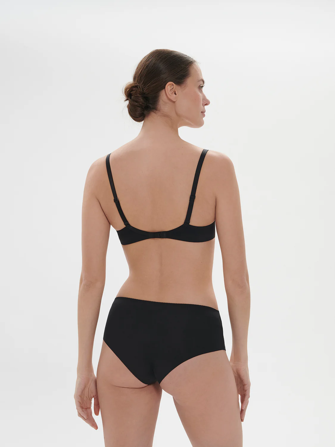 Soutien-gorge avec armatures décolleté plongeant - Noir – Image 8