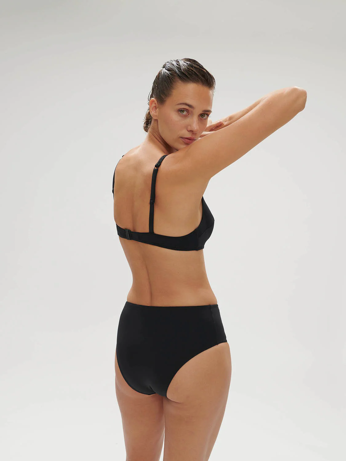 Haut de maillot de bain triangle avec armatures - Noir – Image 7