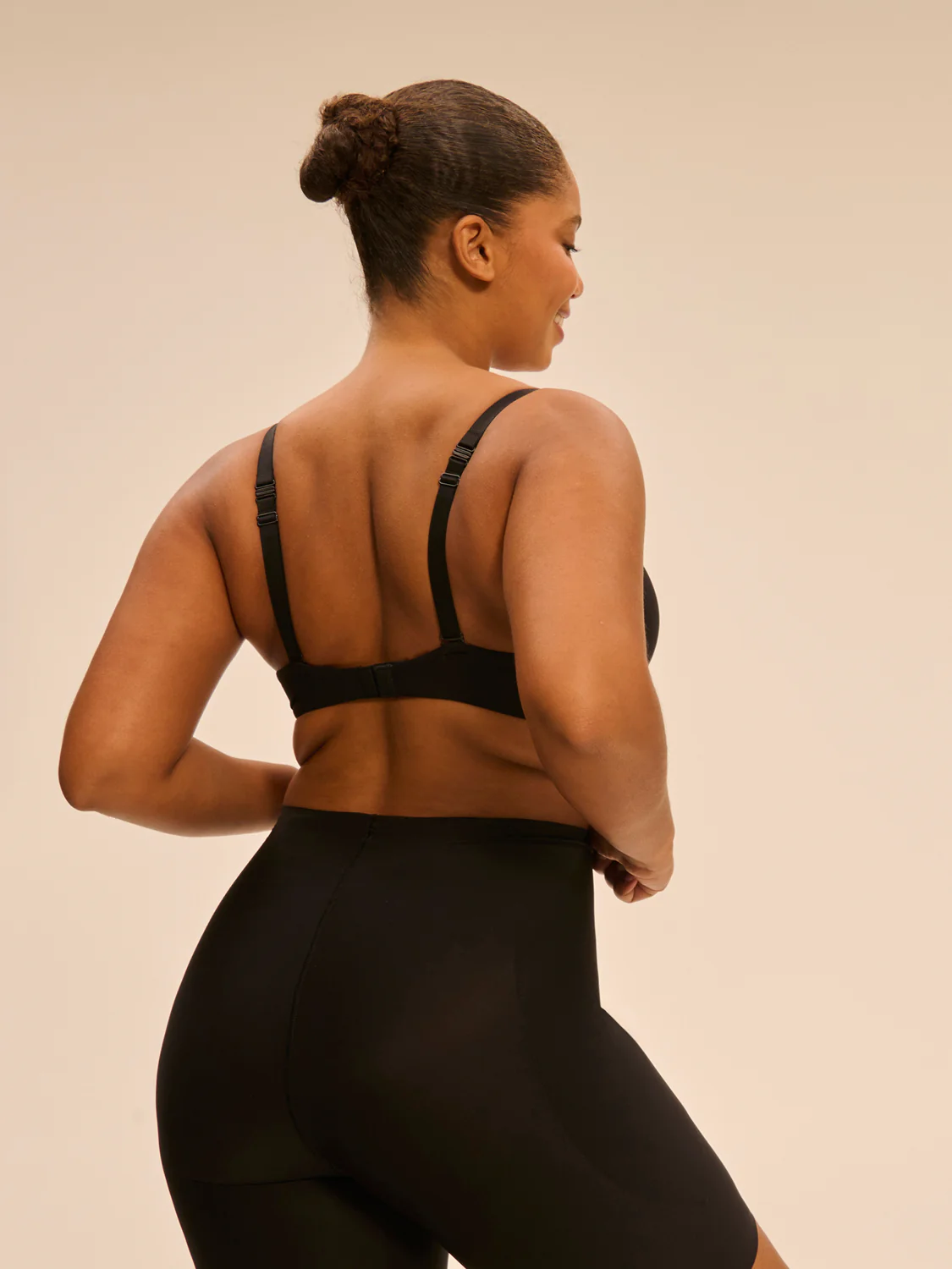 Soutien-gorge coque emboitante décolleté plongeant - Noir – Image 9