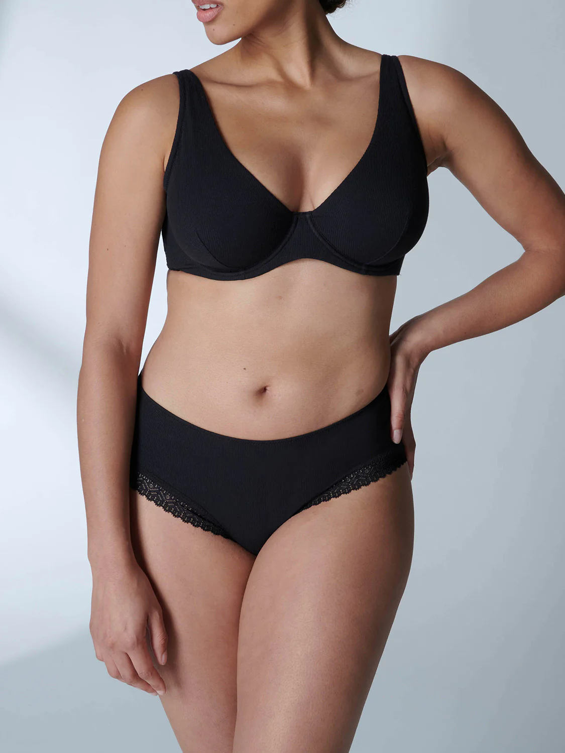 Soutien-gorge avec armatures décolleté plongeant - Noir – Image 8