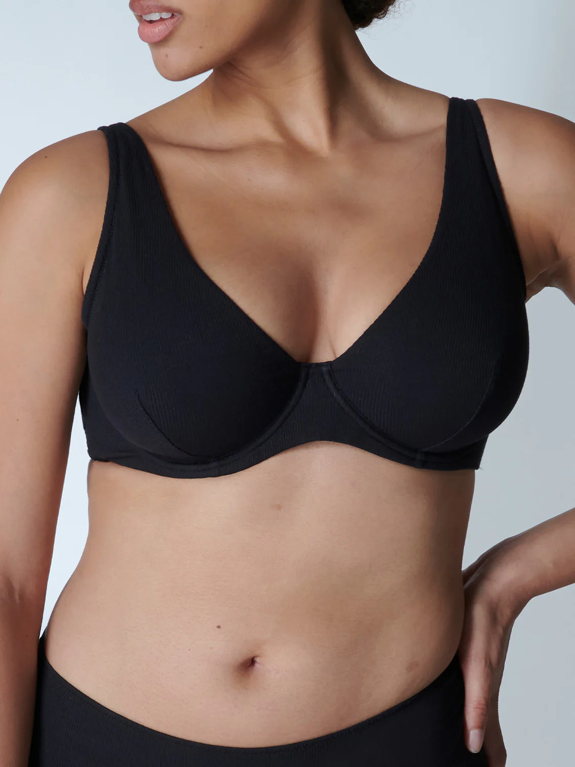 Soutien-gorge avec armatures décolleté plongeant - Noir – Image 9