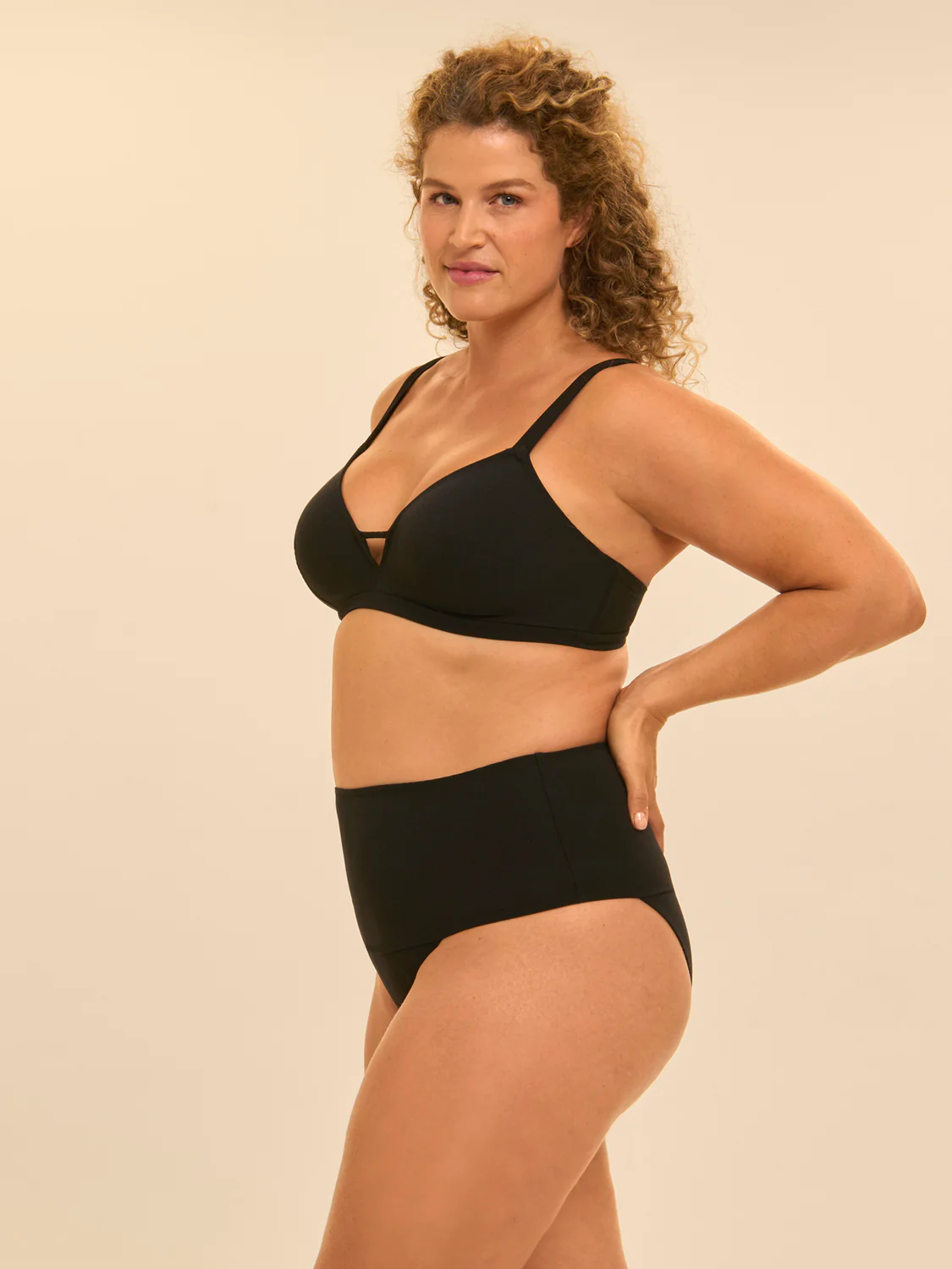 Haut de maillot de bain triangle avec armatures cachées - Noir – Image 7