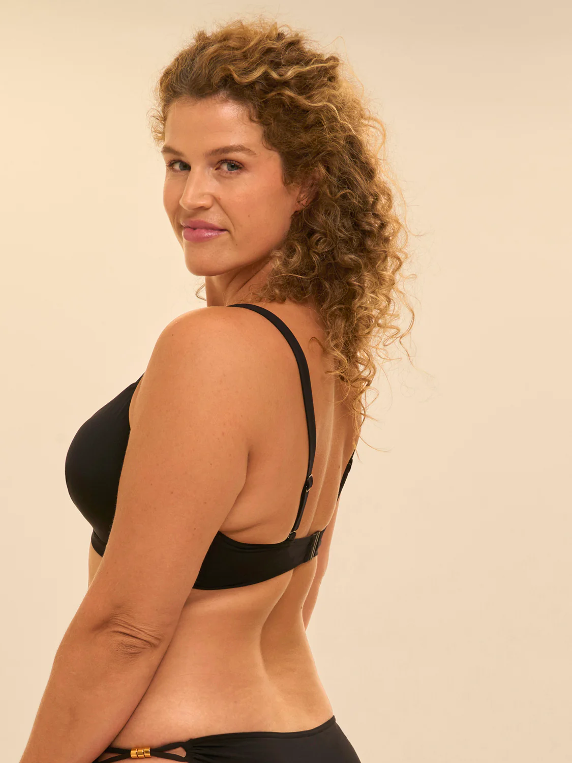 Haut de maillot de bain triangle avec armatures cachées - Noir – Image 7