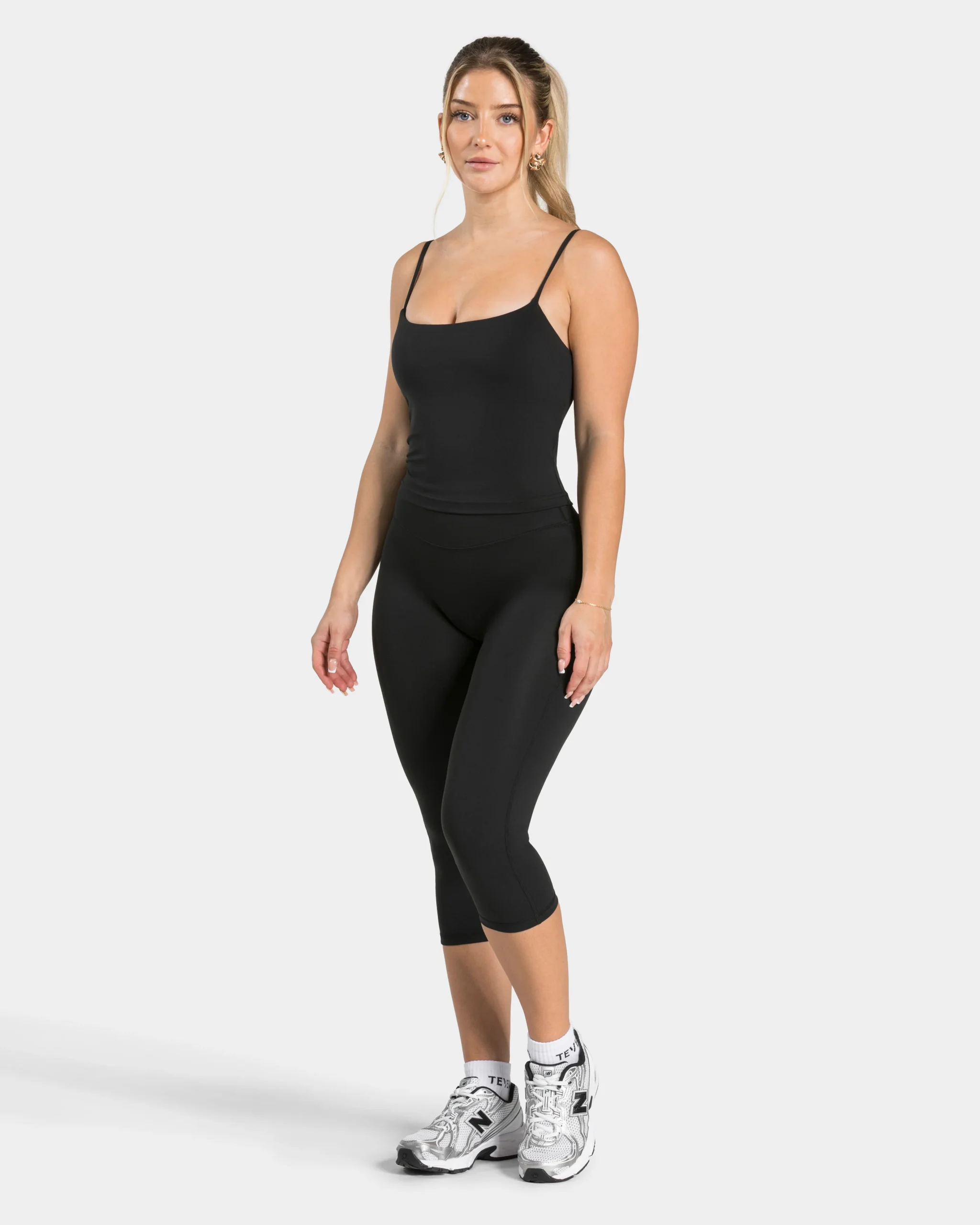 Allrounder Mid Cami Top "Schwarz" – Image 4