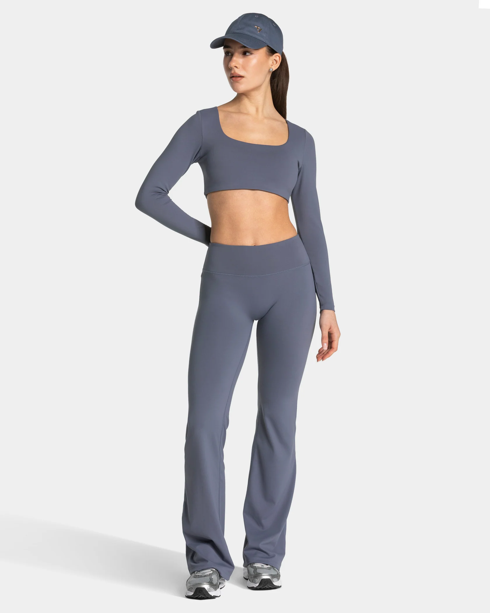 Allrounder Sculpt Scrunch Flared Leggings Regular "Titan" – Image 6