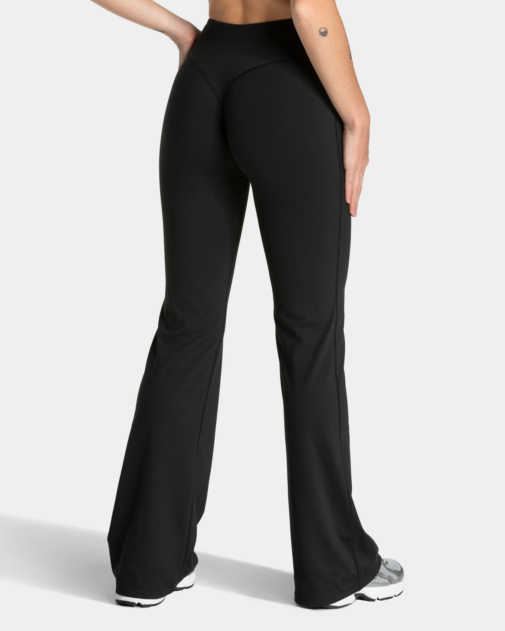 Allrounder Sculpt Scrunch Flared Leggings Regular "Schwarz" – Image 4
