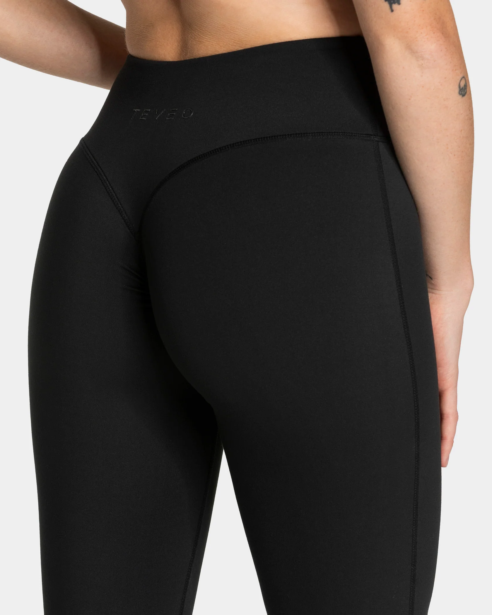 Allrounder Sculpt Scrunch Flared Leggings Regular "Schwarz" – Image 5