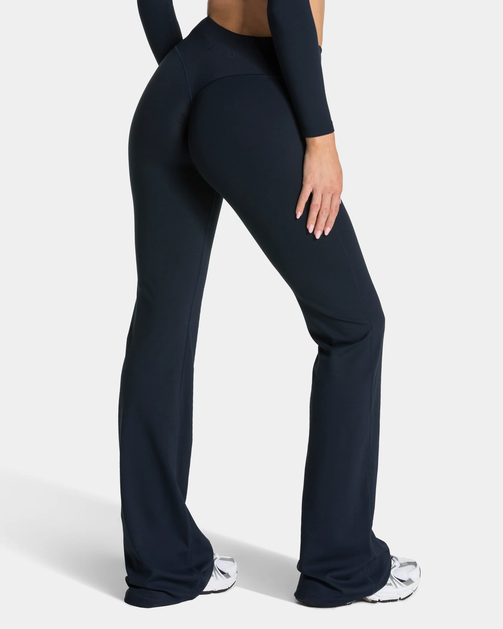 Allrounder Sculpt Scrunch Flared Leggings Regular "Midnight" – Image 4