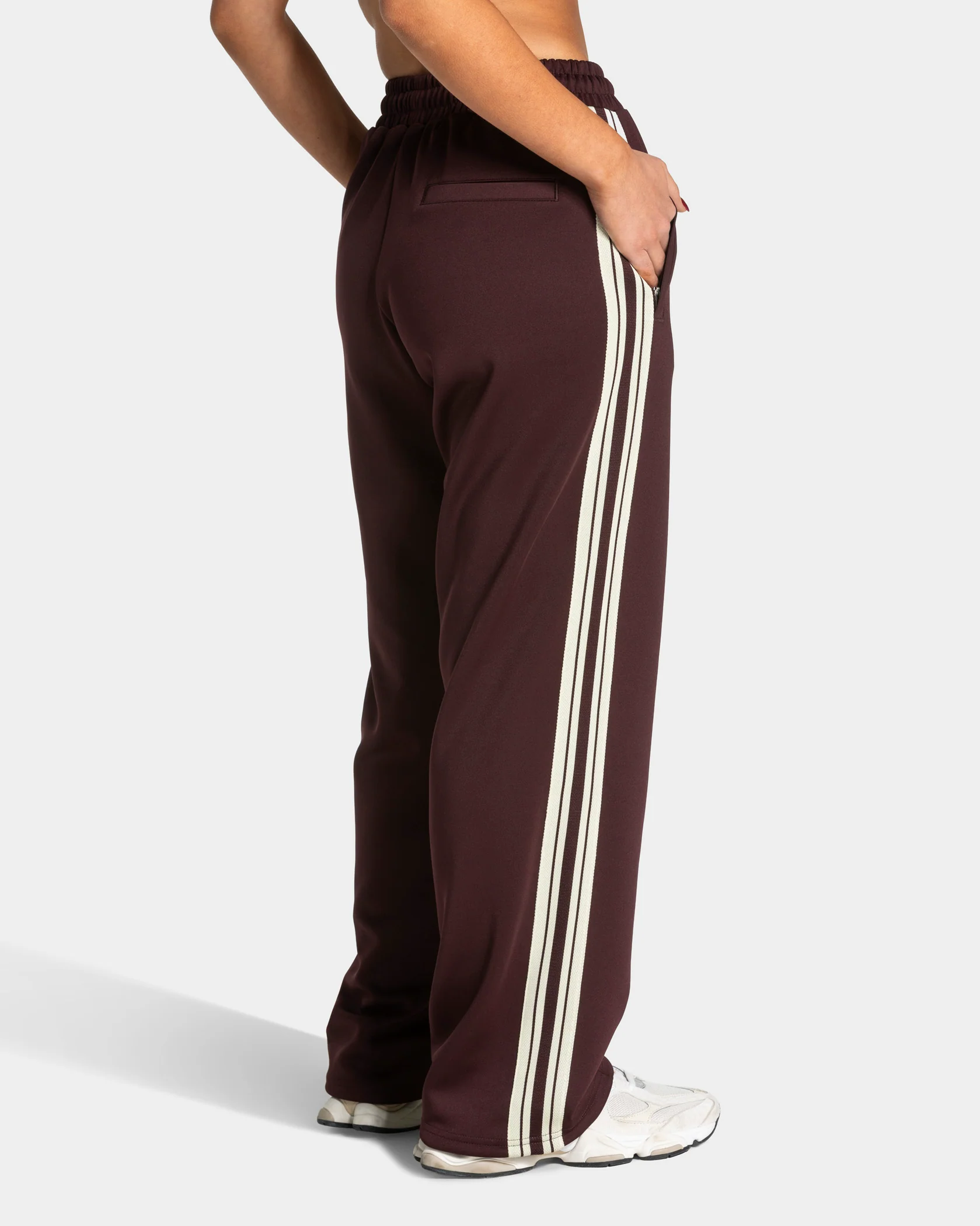 Club Straight Leg Jogger Women "Merlot" – Image 3