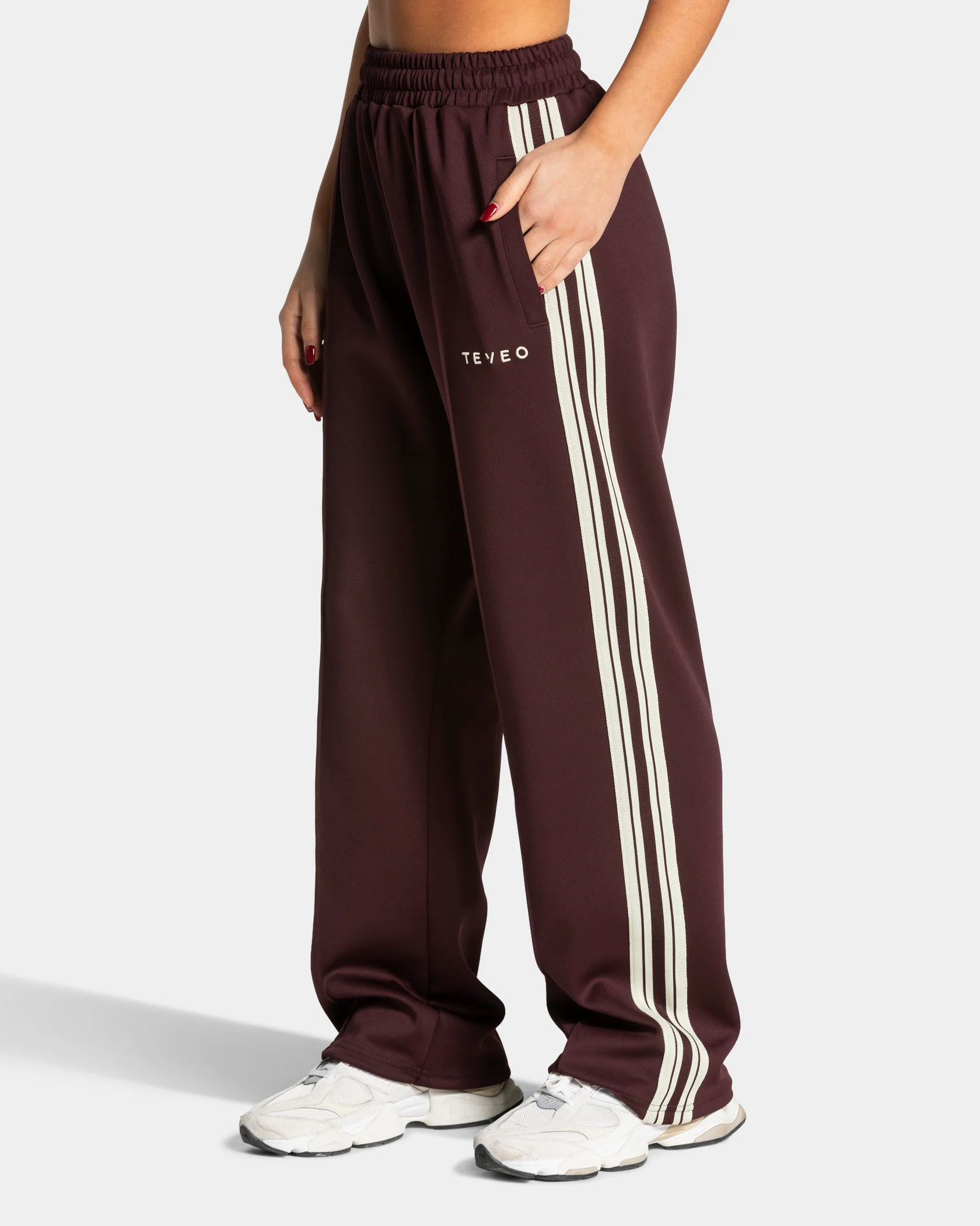 Club Straight Leg Jogger Women "Merlot" – Image 2