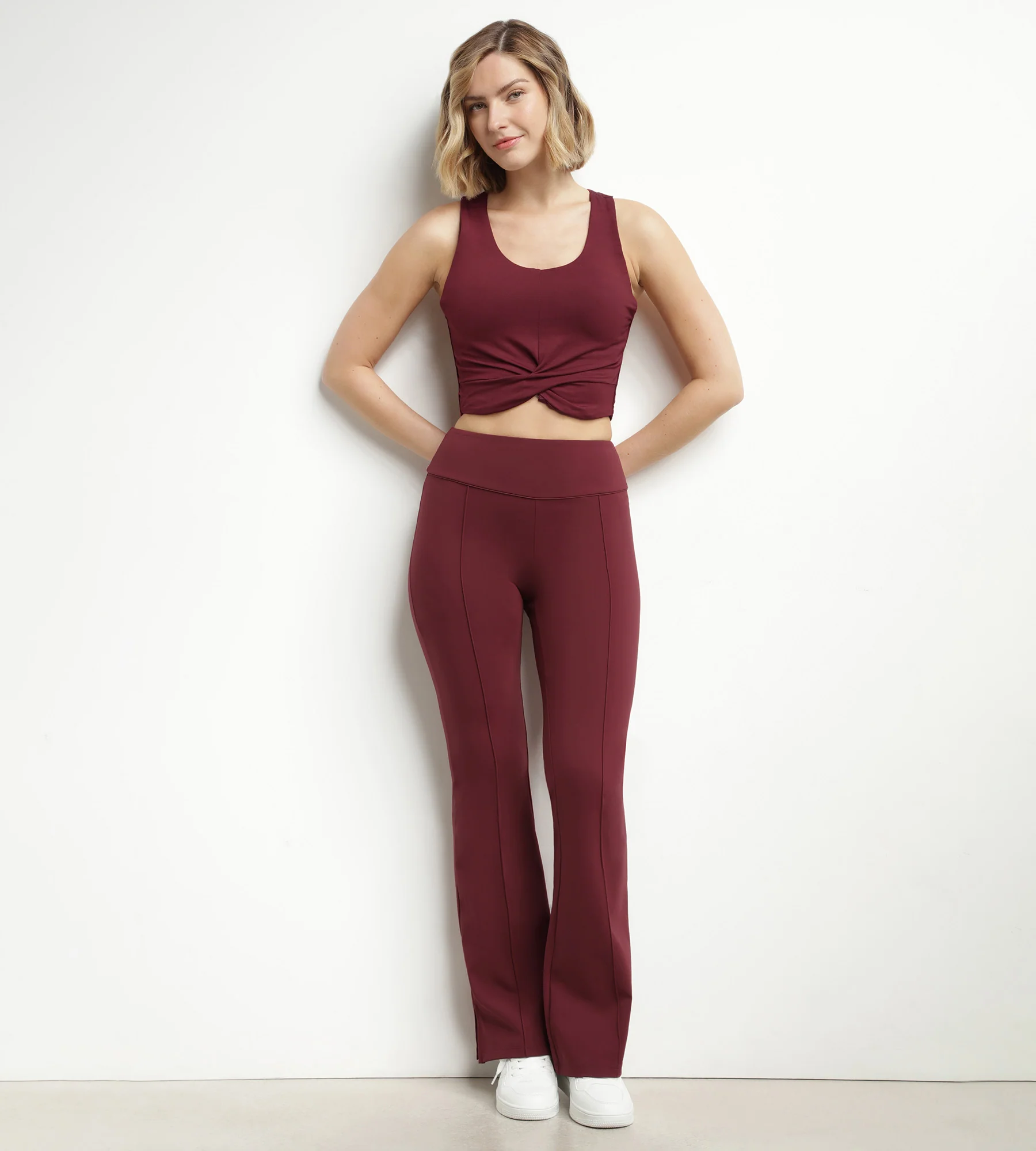 Débardeur de sport femme Bordeaux avec brassière intégrée Dim Move – Image 4