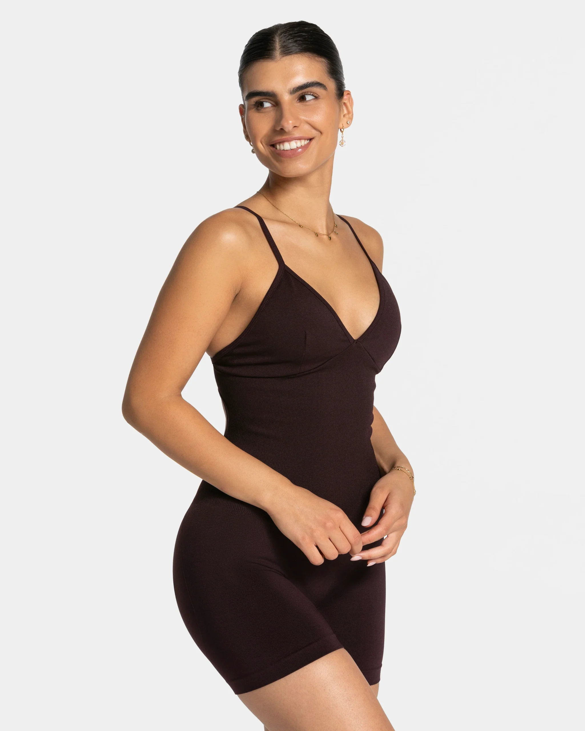 Essence V-Back Covert Scrunch Shorts Jumpsuit "Merlot" – Image 4