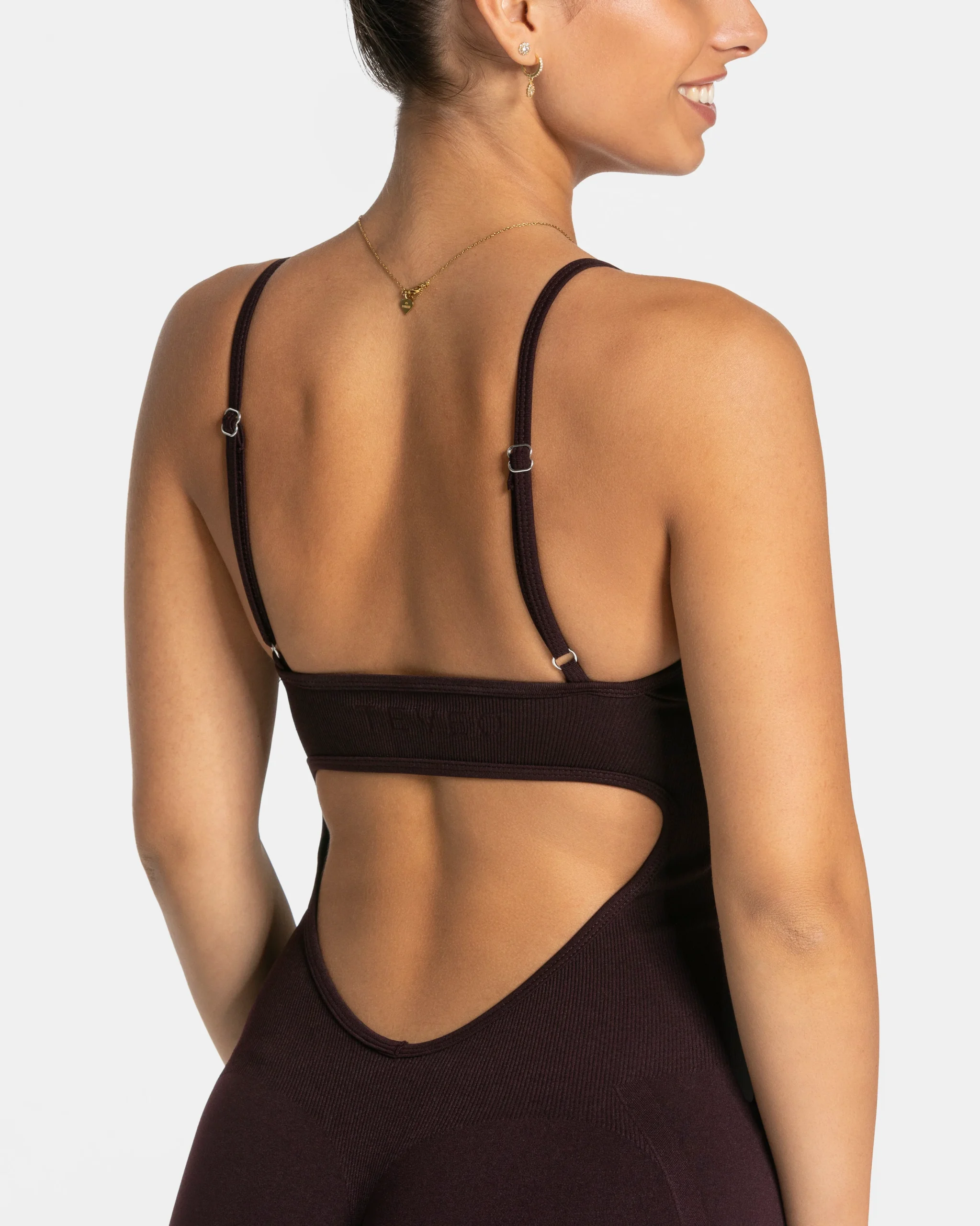 Essence V-Back Covert Scrunch Shorts Jumpsuit "Merlot" – Image 5