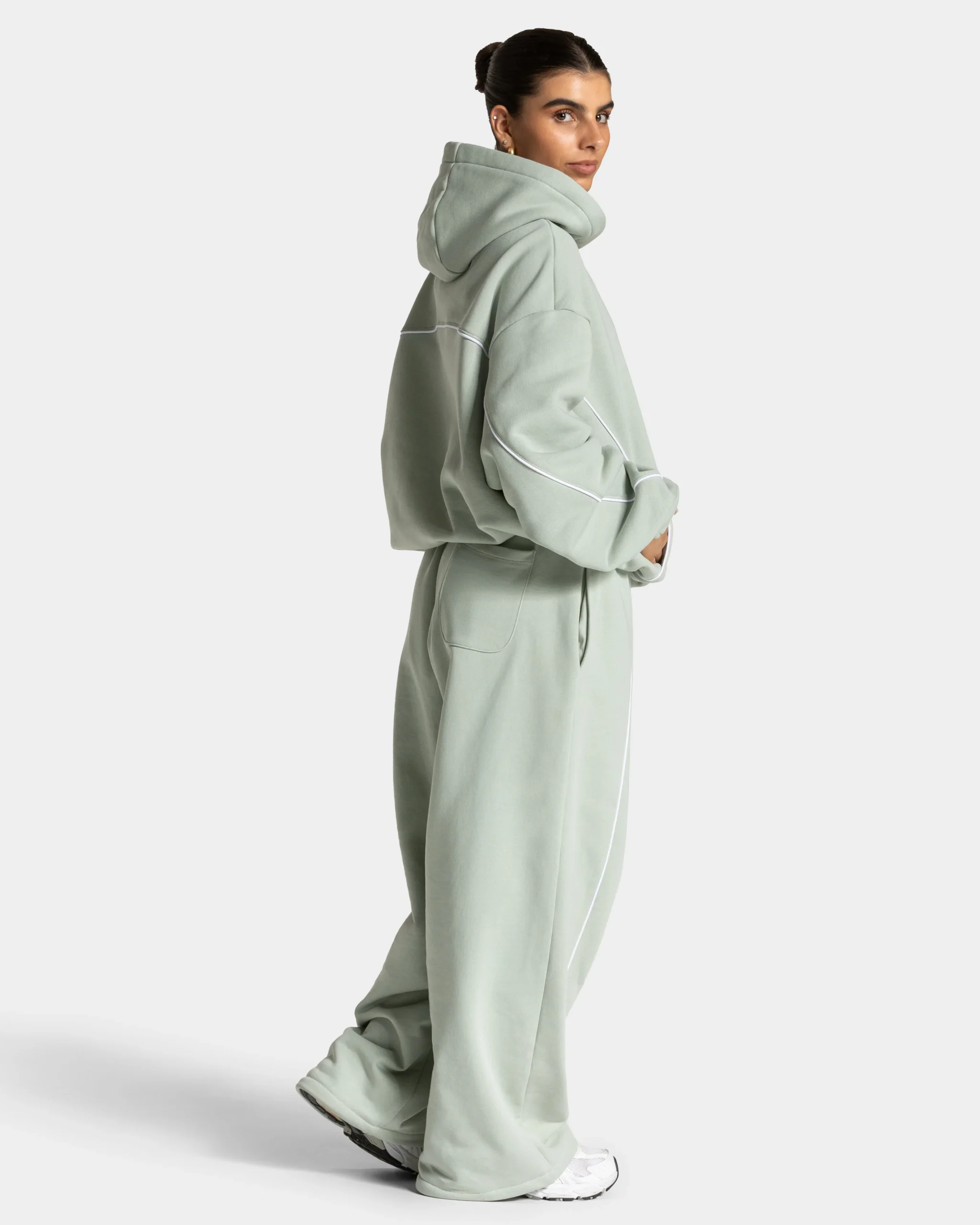 Contrastline Hooded Sweater "Pistachio" – Image 6