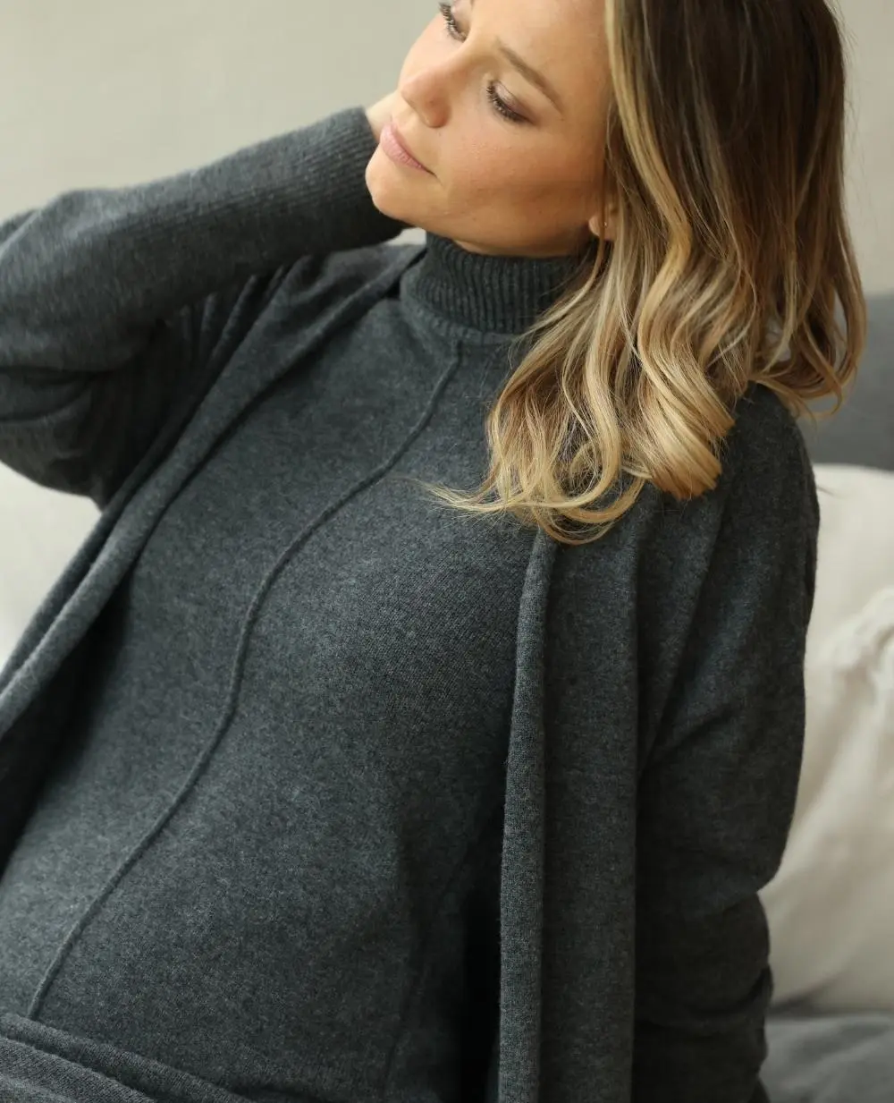 Long cardigan de grossesse en cachemire Laurie - Anthracite – Image 6