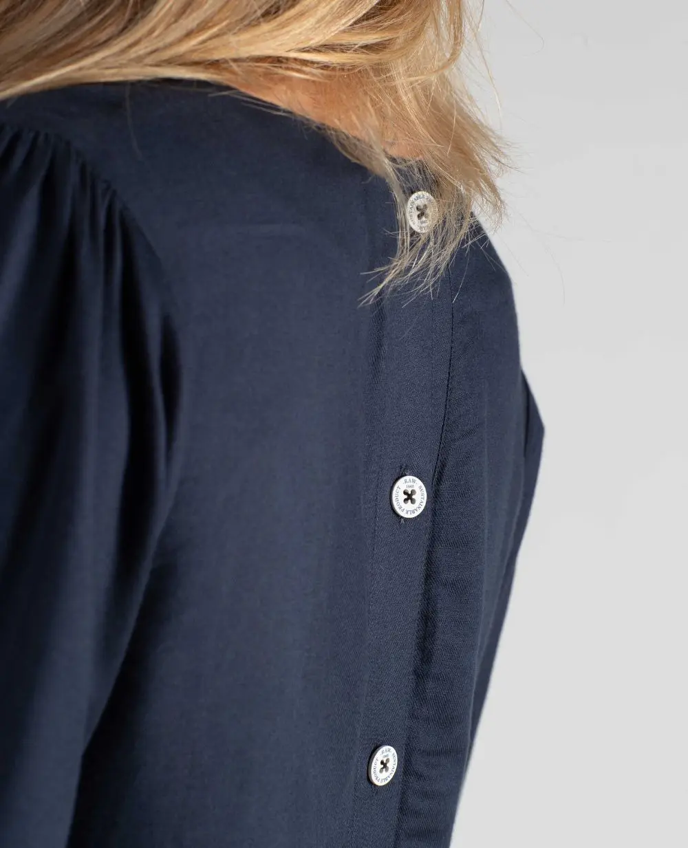 Robe courte de grossesse et d’allaitement Amy - Marine – Image 6