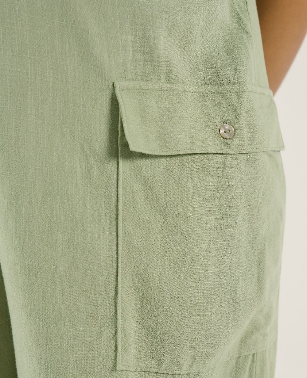 Salopette de maternité et d'allaitement Eloise - Sauge – Image 6